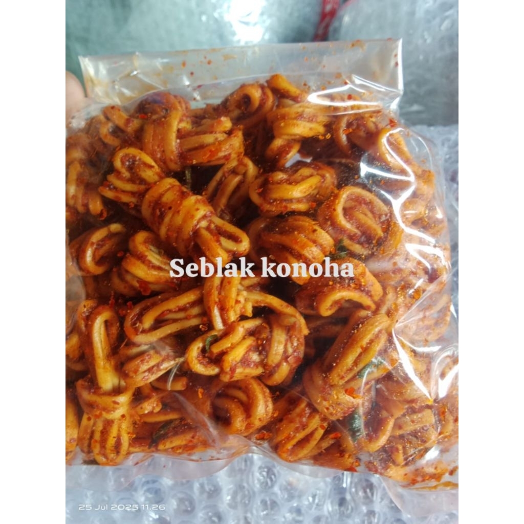 

250 grm mie gulung atau mie uel rasa pedas ekstra daun jeruk pul bumbu