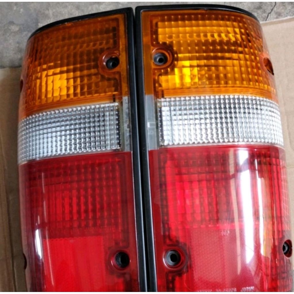 Lampu Stop Stoplamp Lampu Belakang Kijang G Kijang Grand LH RH Ori Koito Japan