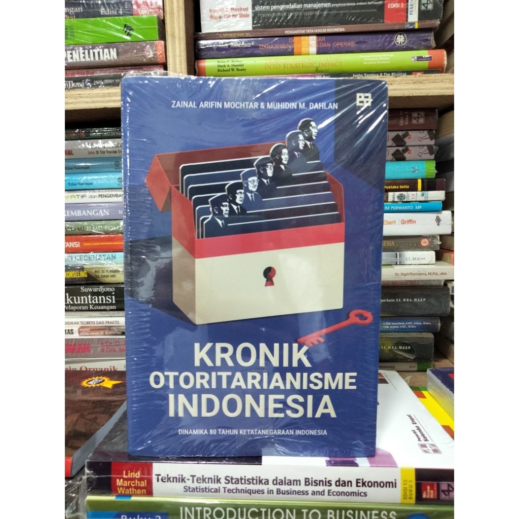 buku original kronik otoritarianisme Indonesia dinamika 80 tahun ketatanegaraan Indonesia