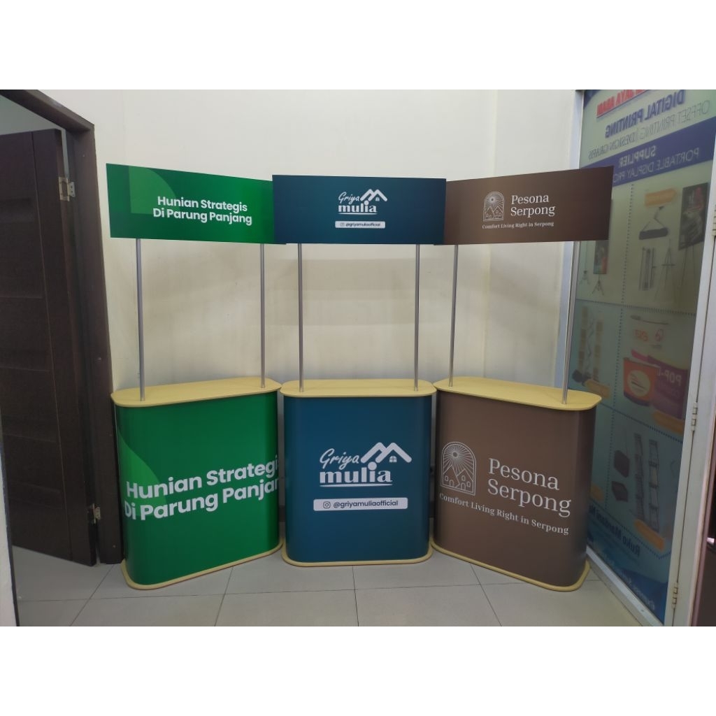 

MEJA PAMERAN - MEJA PROMOSI - BOOTH KAYU - SDH TERMASUK STIKER CETAK