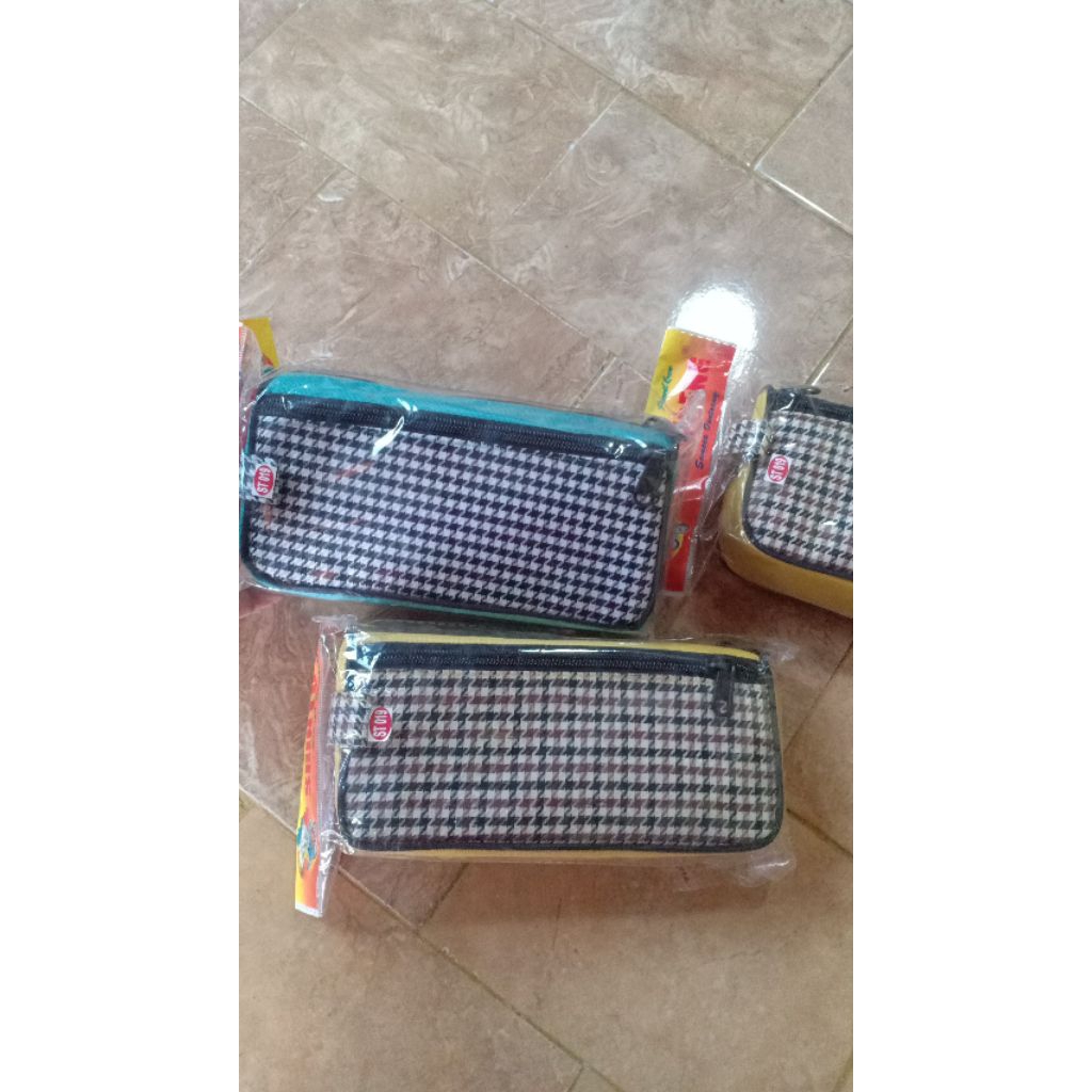 

kotak pensil resleting 2