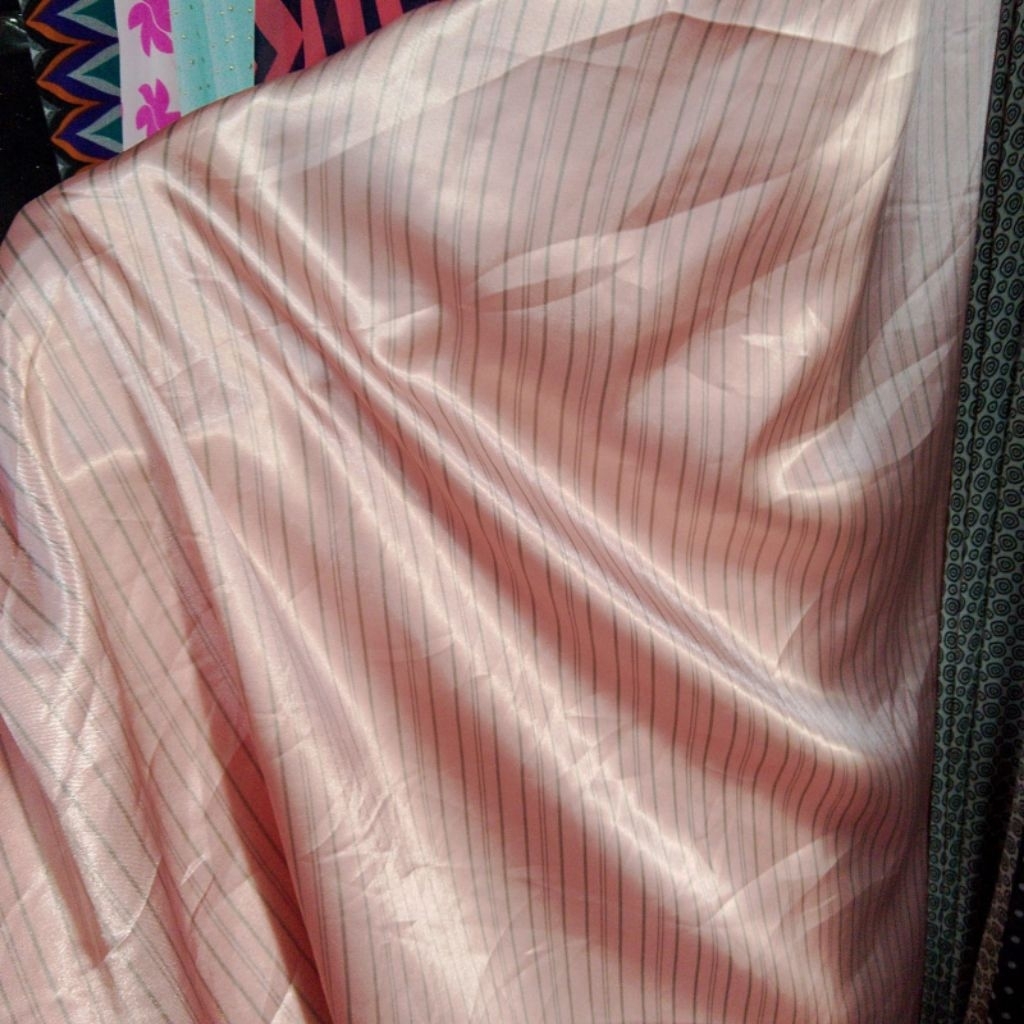 Kain Satin Silk Motif Salur Premium – Bahan Licin & Elegan Motif Abstrak | Kain Meteran vt