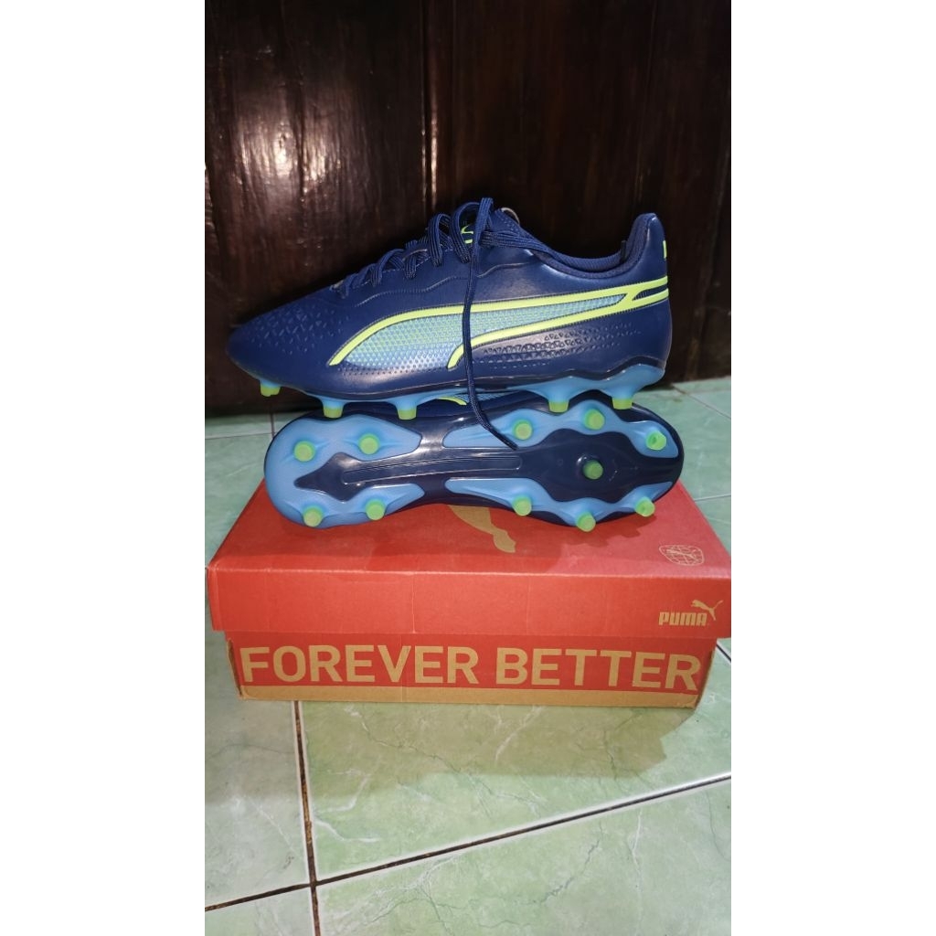 Sepatu sepak bola Puma biru 40