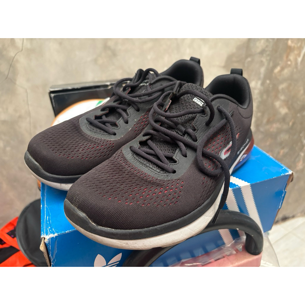 Sepatu Skechers Go Walk Air 2.0 preloved