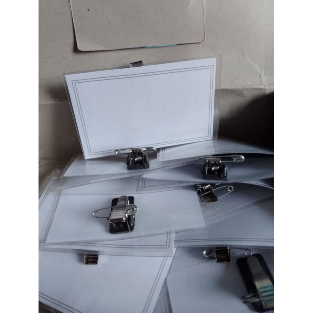 

Promo Termurah" Nametag Idcard dengan peniti dan penjepit di belakangnya, Mika Nametag Peniti