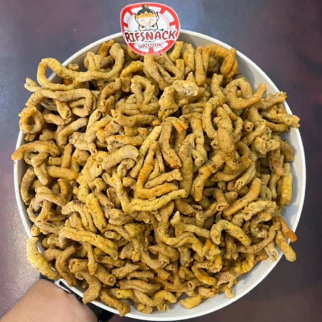 

USUS CRISPY PEDAS DAUN JERUK PREMIUM MAKANAN RINGAN CAMILAN /OLEH OLEH KERIPIK/ KRIPIK LEZAT GURIH BERGIZI