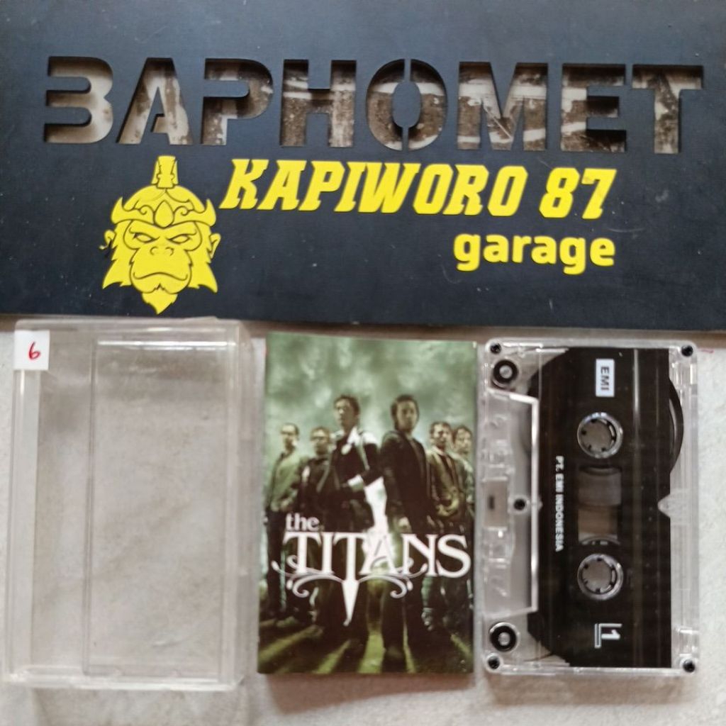 kaset pita,,,the TITANS