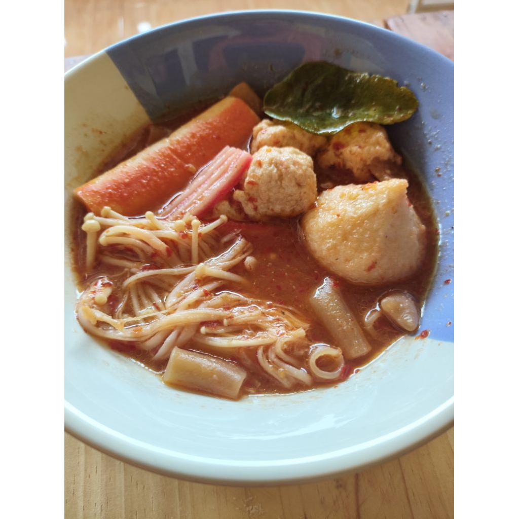 

Seblak instan Lunara dumpling dan crabstik