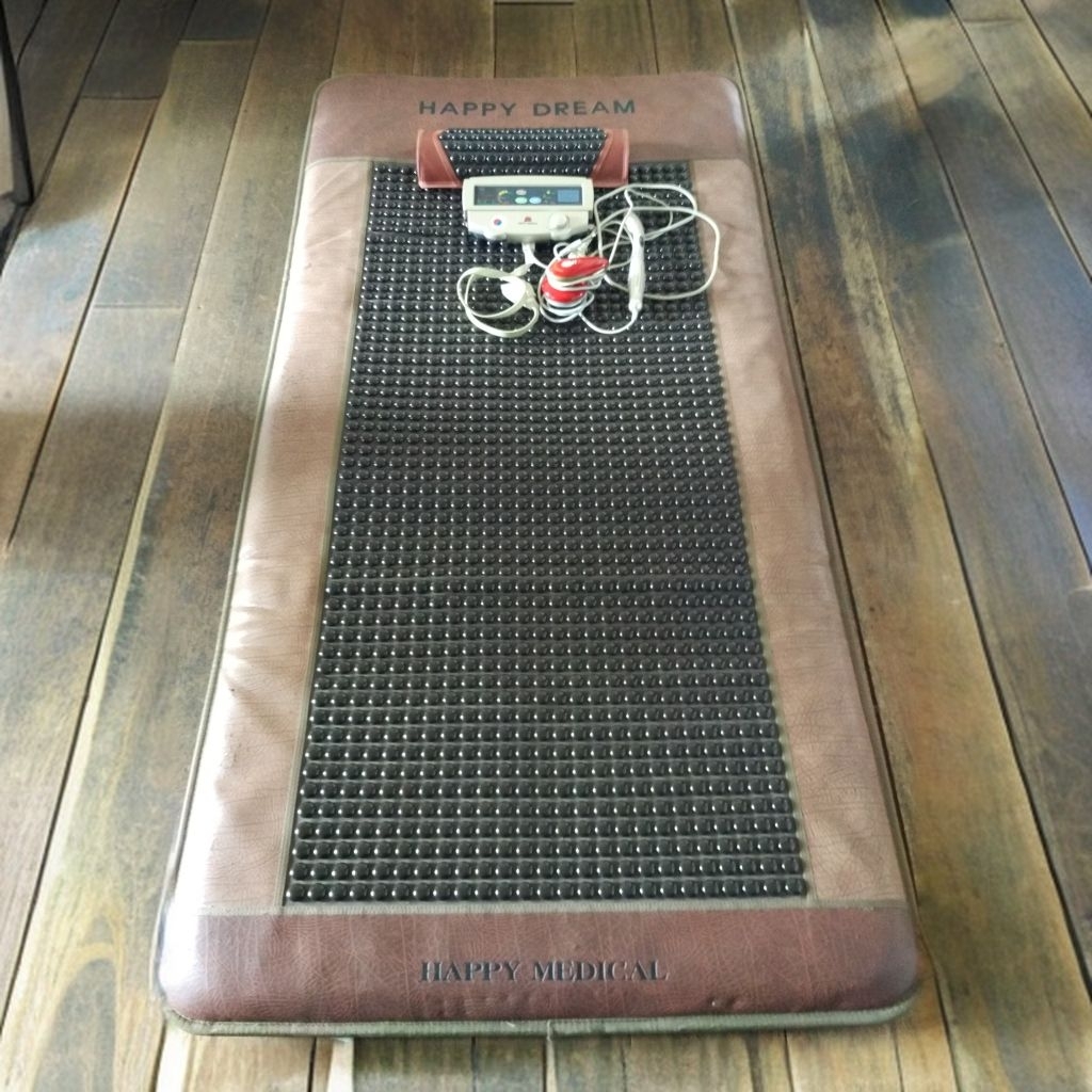Matras terapi kesehatan batu germanium Happy Dream dengan pengaturan suhu panas hingga 70 derajat Ce
