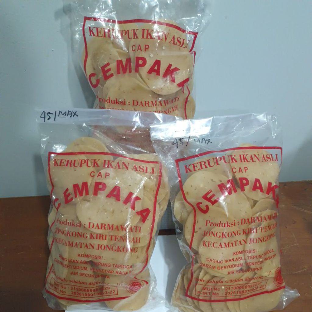 

KERUPUK IKAN ASLI KAPUAS HULU PUTTUSIBAU "CAP CEMPAKA