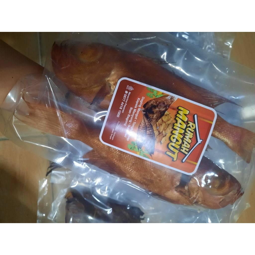 

ikan asap . ikan mata ombo dapat isi 2