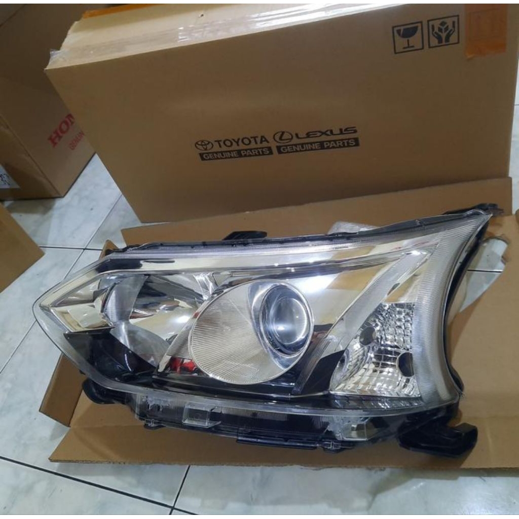 headlamp grand Avanza Veloz 2015-2018 original