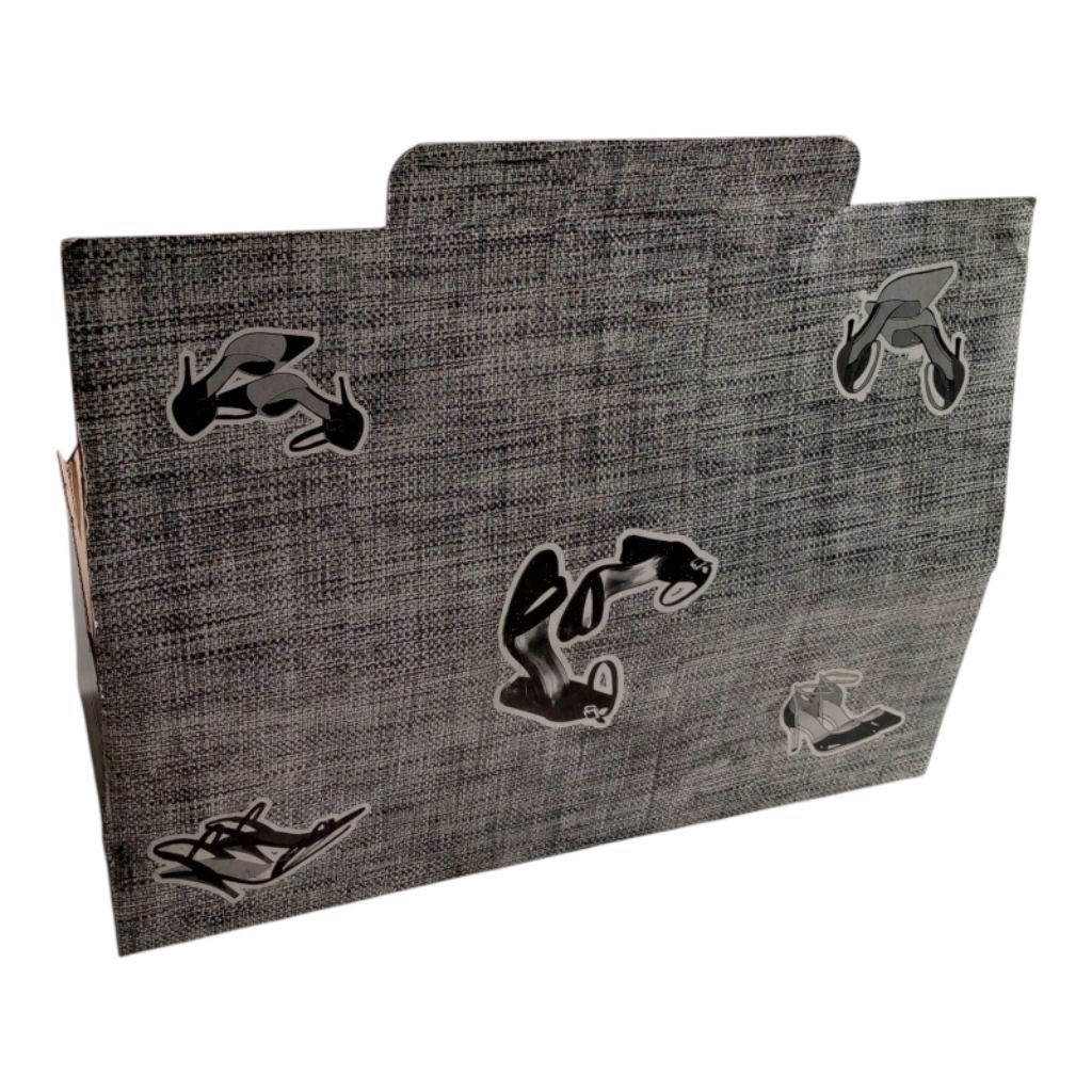 

Kardus/Dus Sandal Sepatu Wanita Motif Hells Batik Dengan UK 285 X 120 X 92 Cm