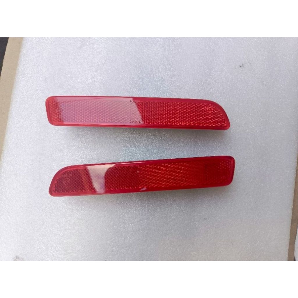 LAMPU REFLEKTOR MATA KUCING BEMPER BELAKANG SUZUKI ERTIGA SPLASH X OPER ORIGINAL