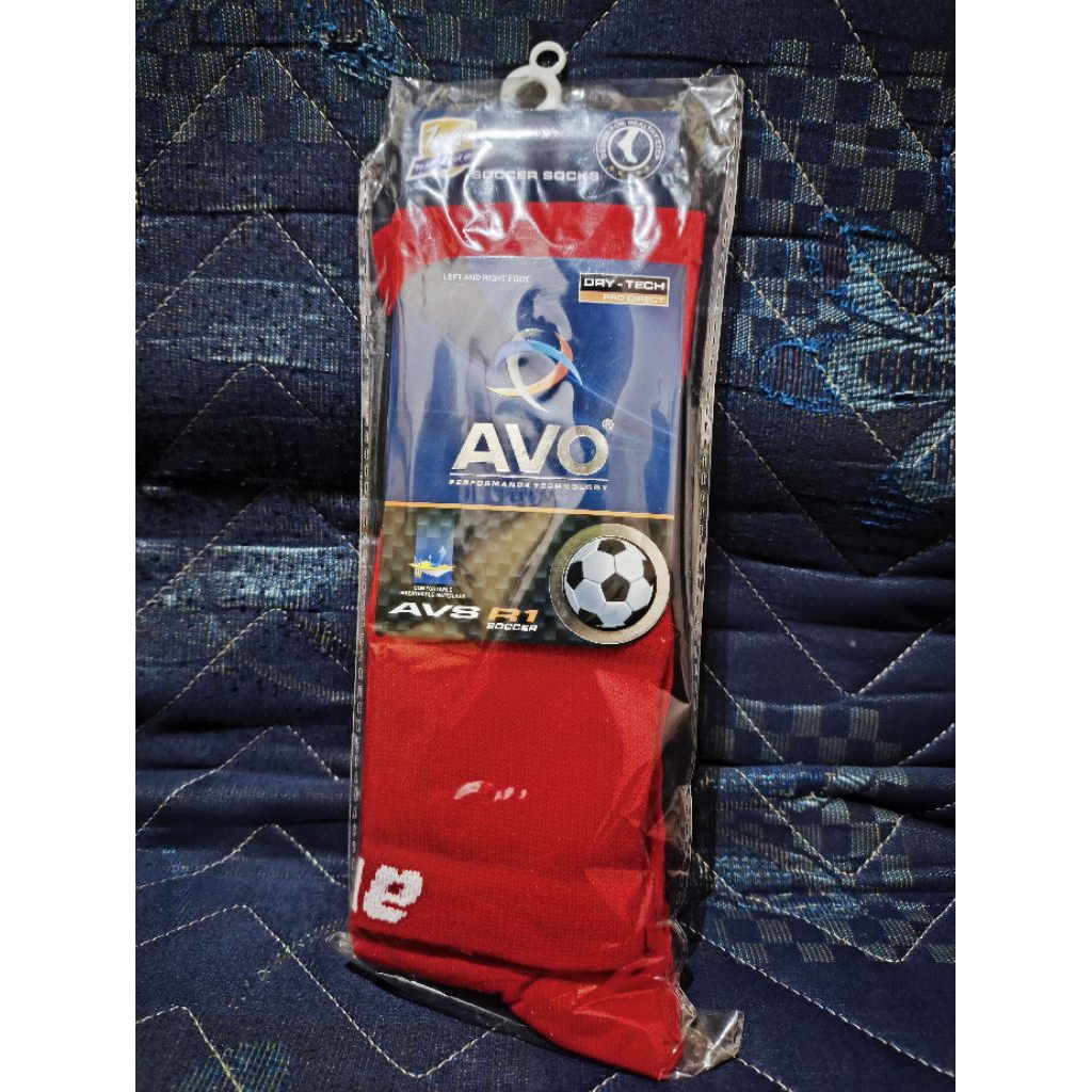 kaos kaki bola/futsal merk AVO panjang warna merah