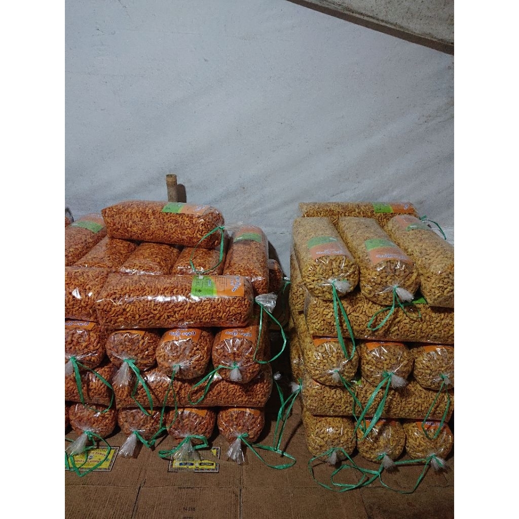 

Makaroni Makroni Bantat Kriuk varian Rasa Asin dan Pedas 2kg