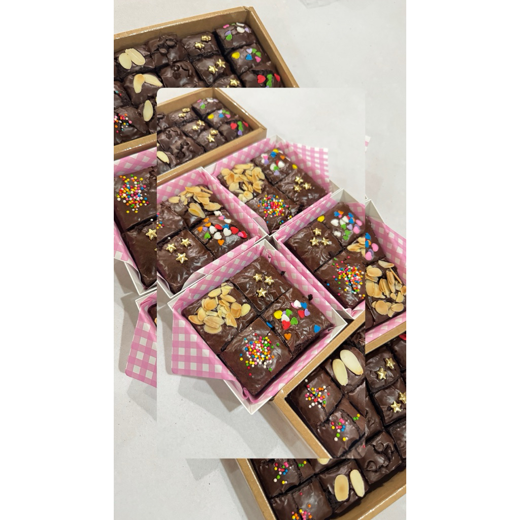

FUDGY BROWNIES Uk. 10x10