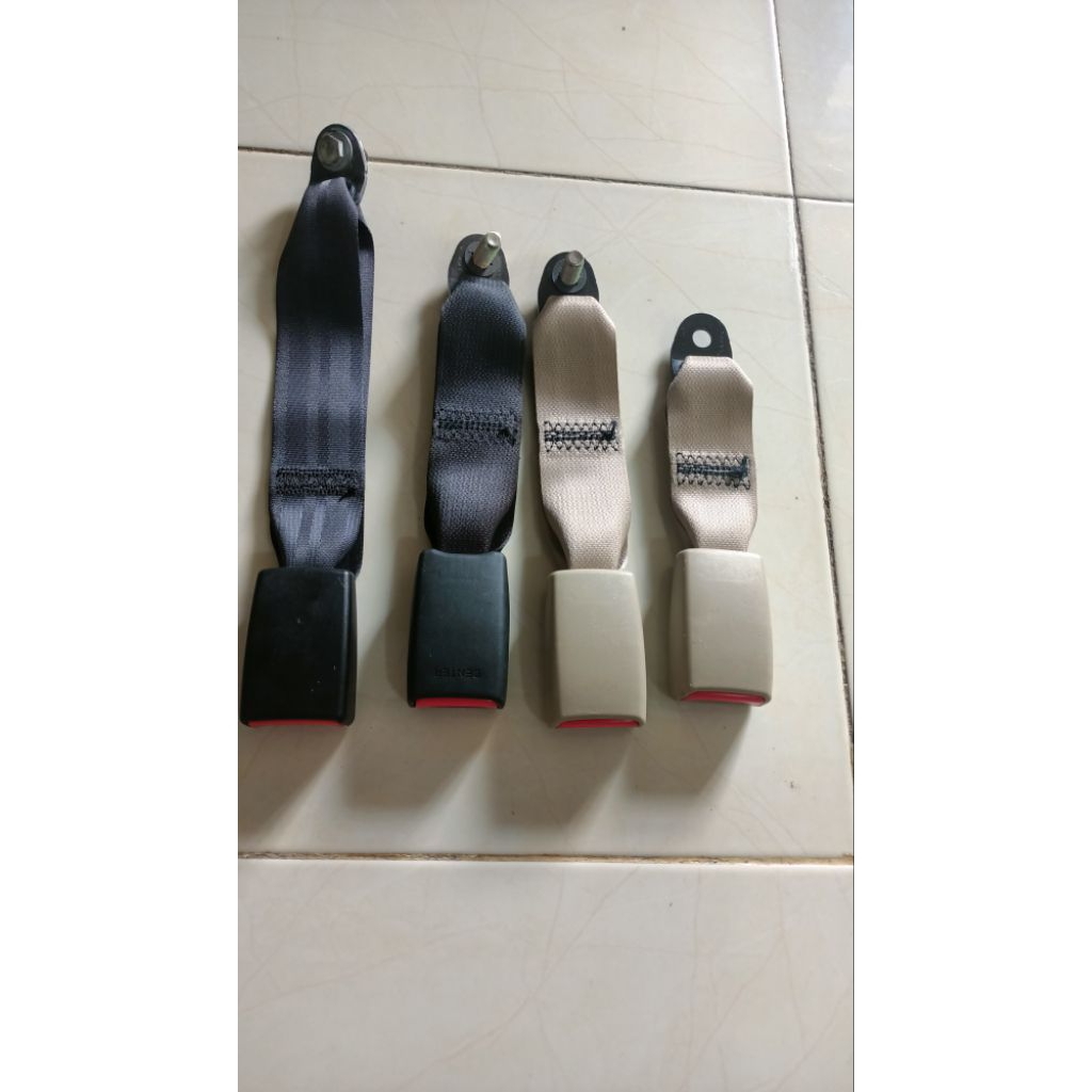 safety belt universal /colokan safety belt sabuk pengaman jok tengah belakang agya ayla avanza xenia