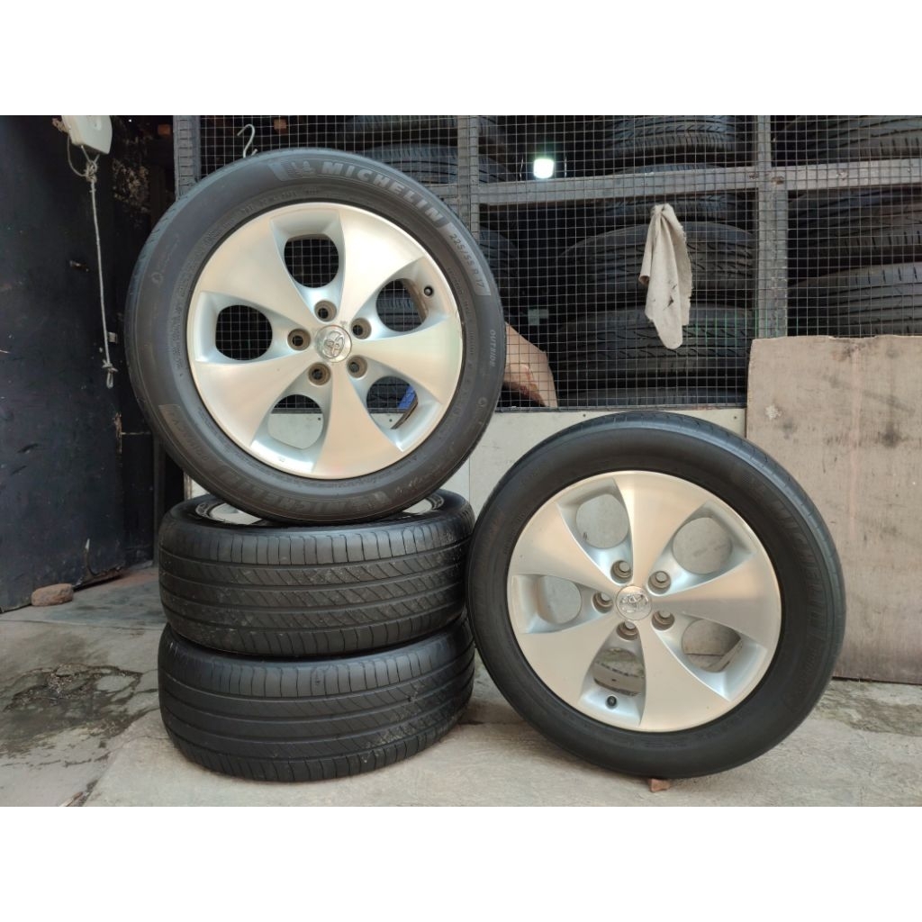 Velg original Toyota Alphard Ring 17