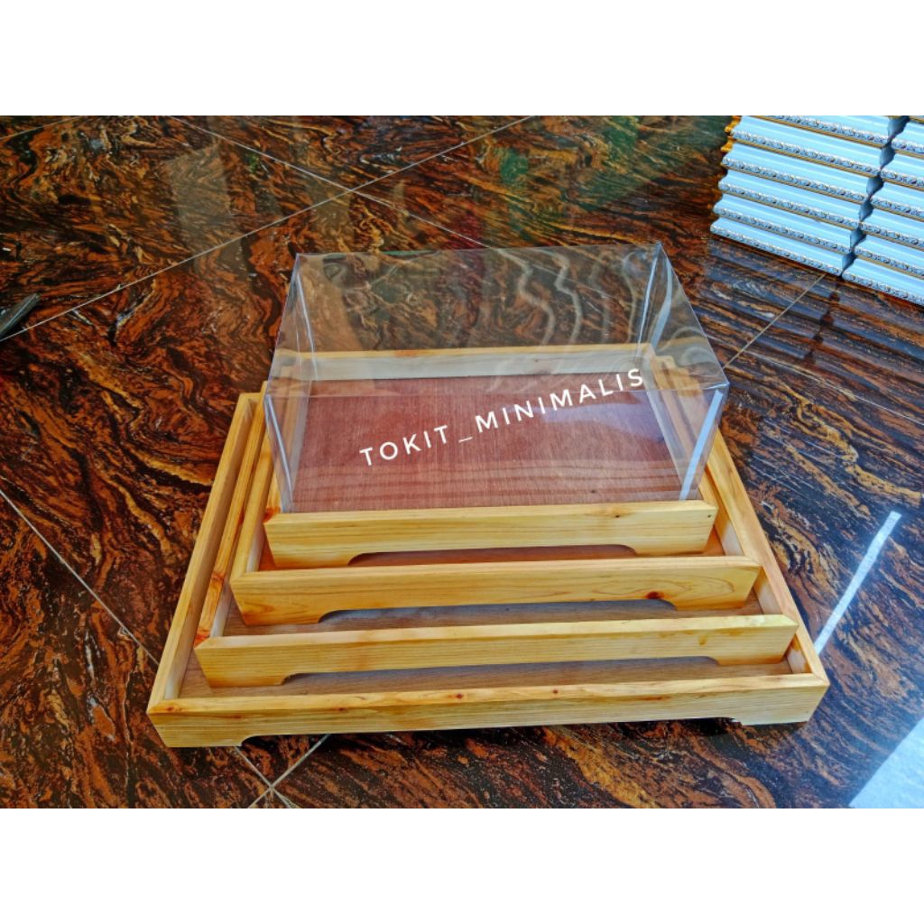 

BOX KOTAK HANTARAN KAYU JATI BELANDA BERKAKI PERNIS PLUS TUTUP MIKA