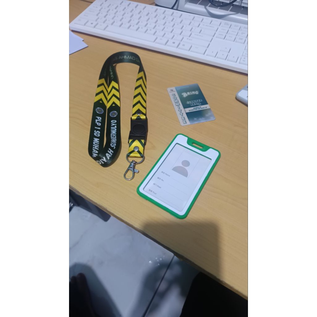 

lanyard dan idcard custom frame tertutup