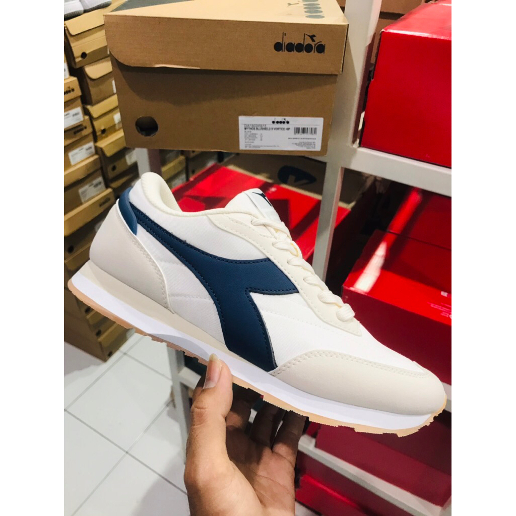 BIG SALE DIADORA MALACHI [DIAX325399] ORIGINAL SEPATU PUTIH/CLASSICS/PRIA/RUNNING/LARI/SNEAKERS