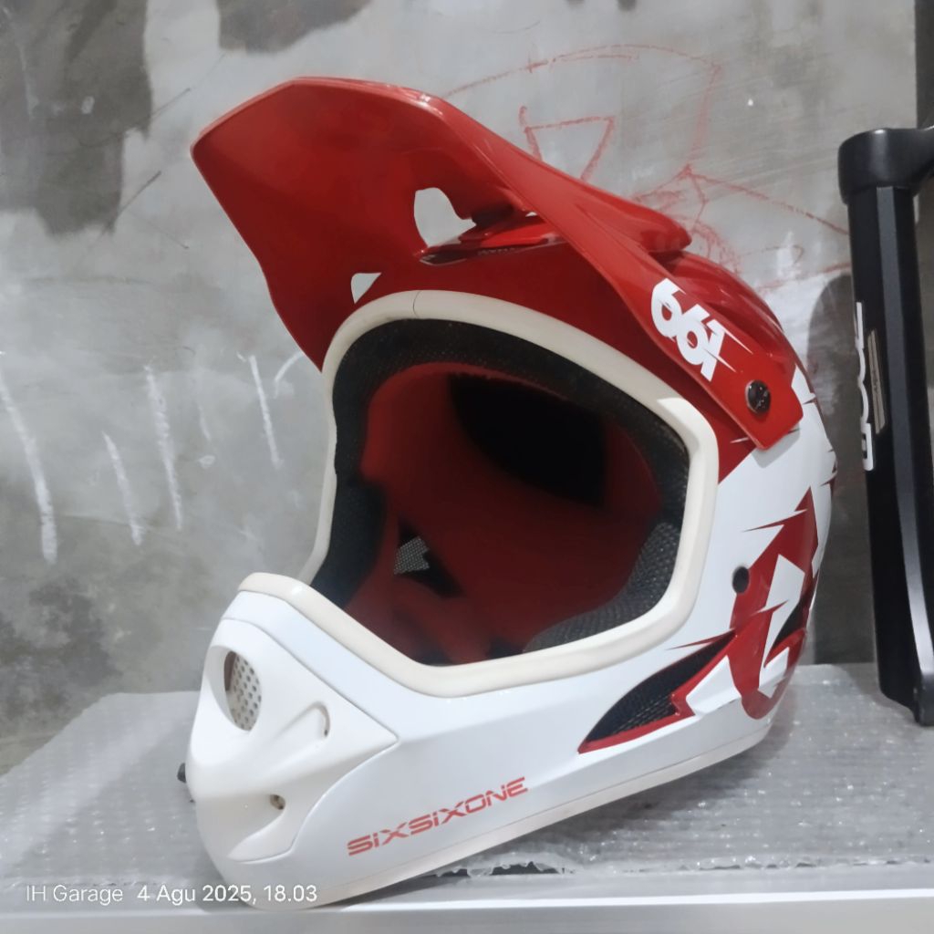 Helm Fullface 661 sixsixone