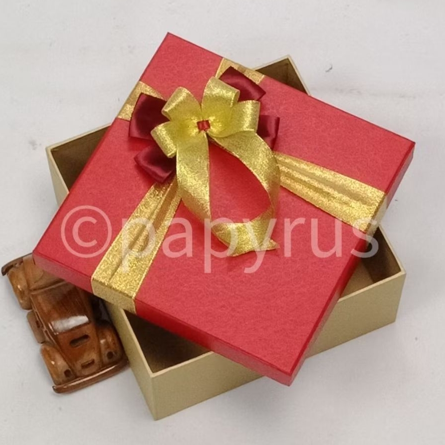 

PAPYRUS Kombinasi 22,5x22,5 Tinggi 8cm Kotak Kado Gift Box Hardbox Hampers V2