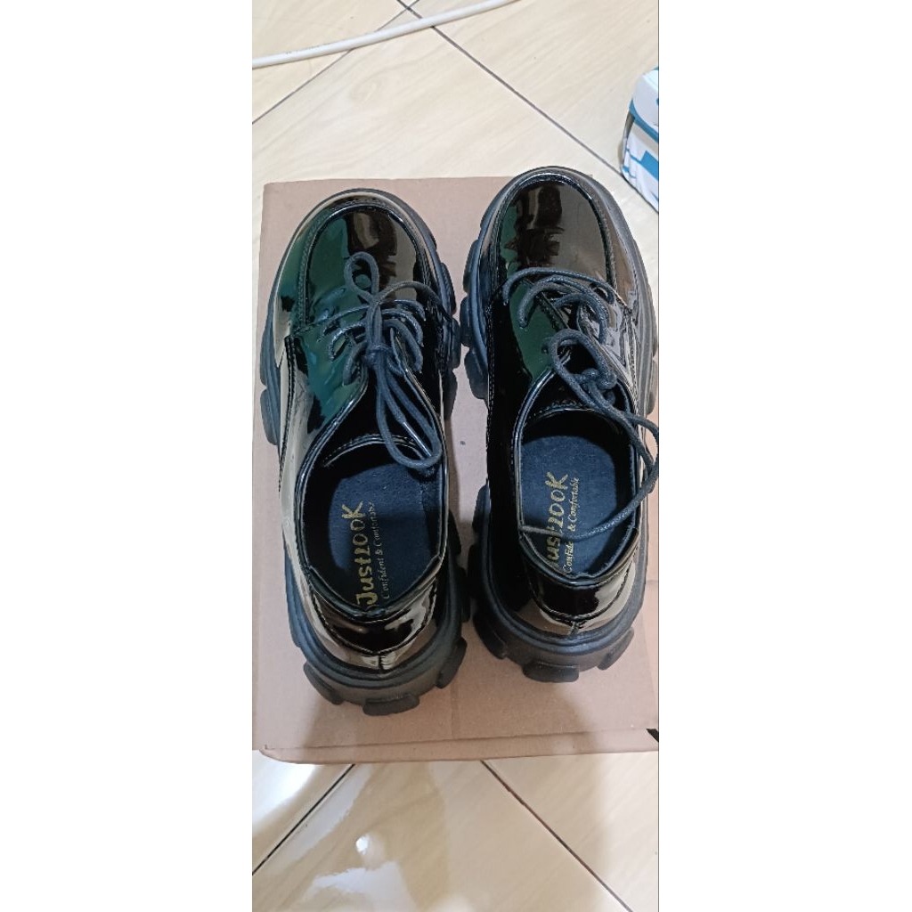 PRELOVED SEPATU DOCMART