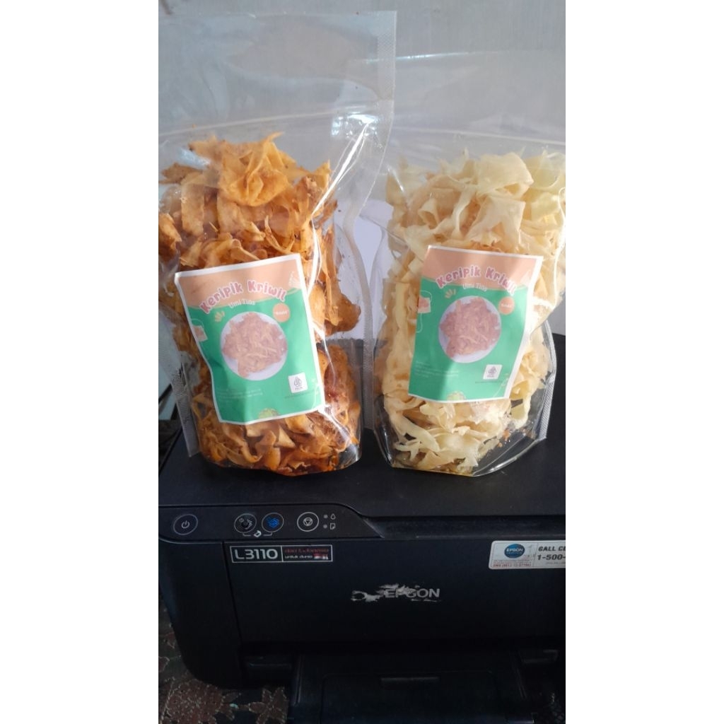 

Keripik Kriwil original daun jeruk dan pedas daun jeruk