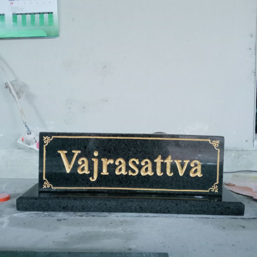 

papan nama meja dari marmer hitam