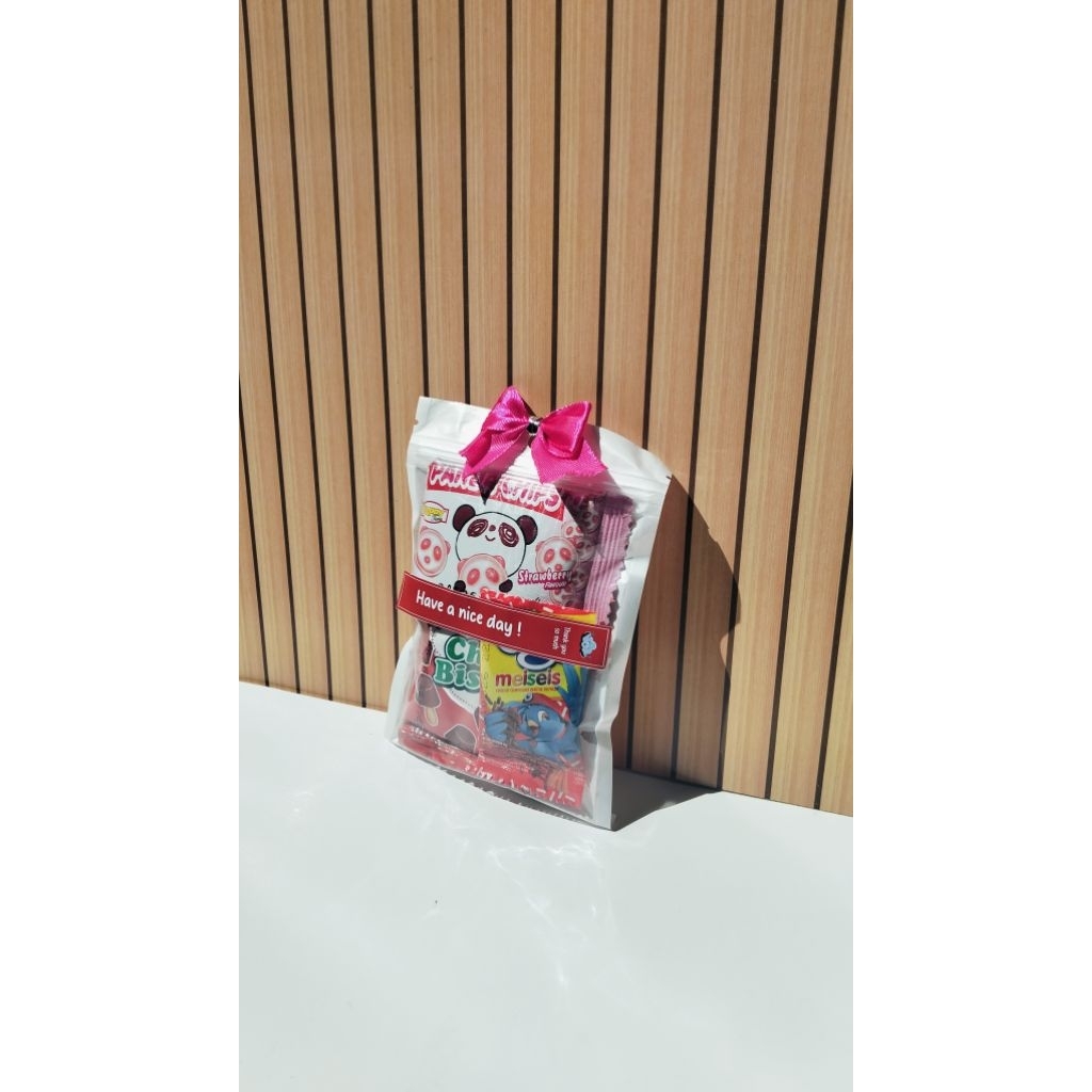 

Bingkisan Snack mini/Hampers mini/Snack Jumat berkah