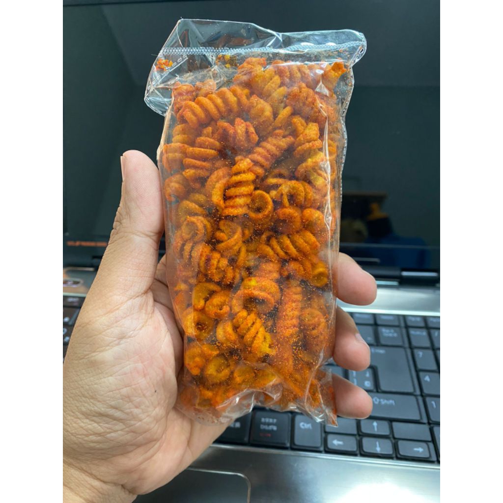 

Snack Cemilan Makaroni Pedas daun jeruk enak gurih renyah banyak murah