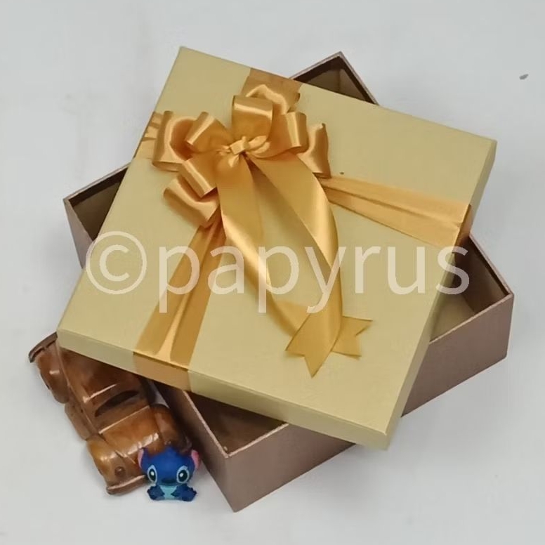 

PAPYRUS Kombinasi 22,5x22,5 Tinggi 8cm Kotak Kado Gift Box Hardbox Hampers Hadiah V2