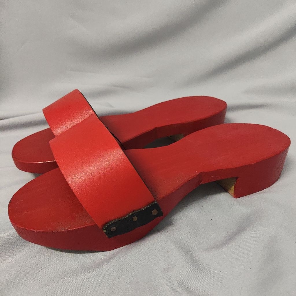 Terompah Bakiak Sandal Kayu Merah Tradisional
