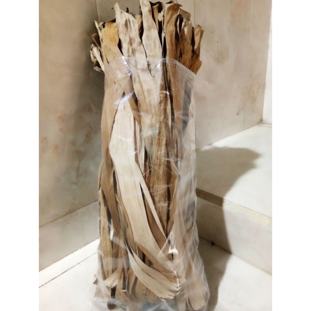 

Daun pisang kering di pohon 200g ( klaras pisang)