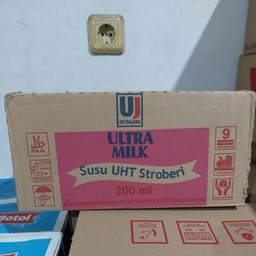 

SUSU ULTRA STROBERI / STRAWBERRY 200ML DUS ISI 24 PCS / SUSU UHT TERMURAH