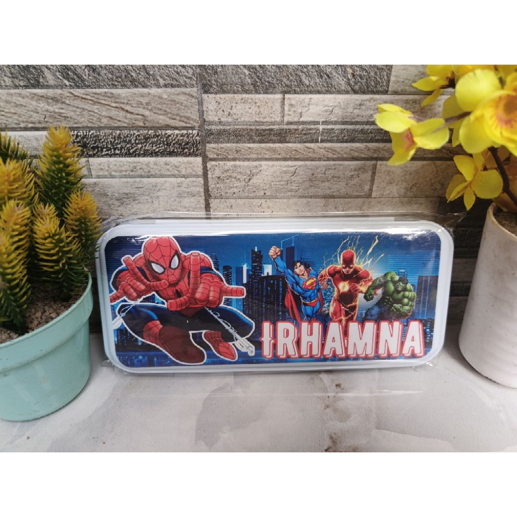 

Kotak pensil Custome Nama