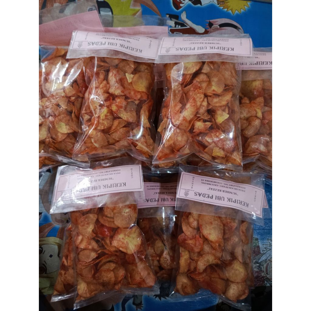 

200g keripik singkong pedas manis,gurih,renyah mantap