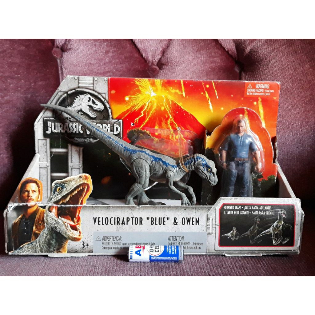 JurassicWorld Velociraptor "BLUE" & Owen figure