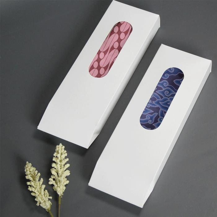 

Box Kain Batik Ivory Hijab Packaging Hampers Sarung Ukuran 30x10x3 cm