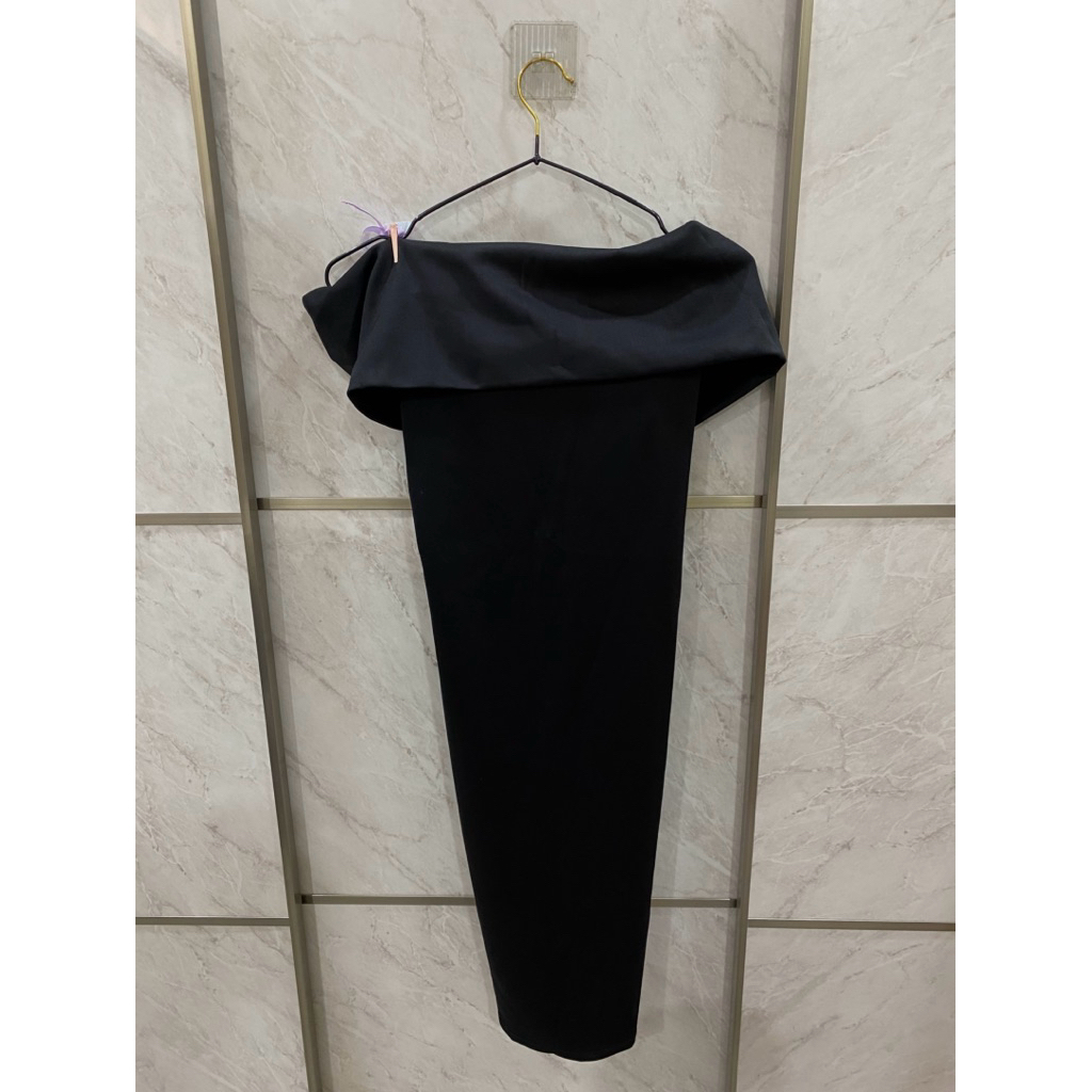 preloved dress sabrina hitam panjang