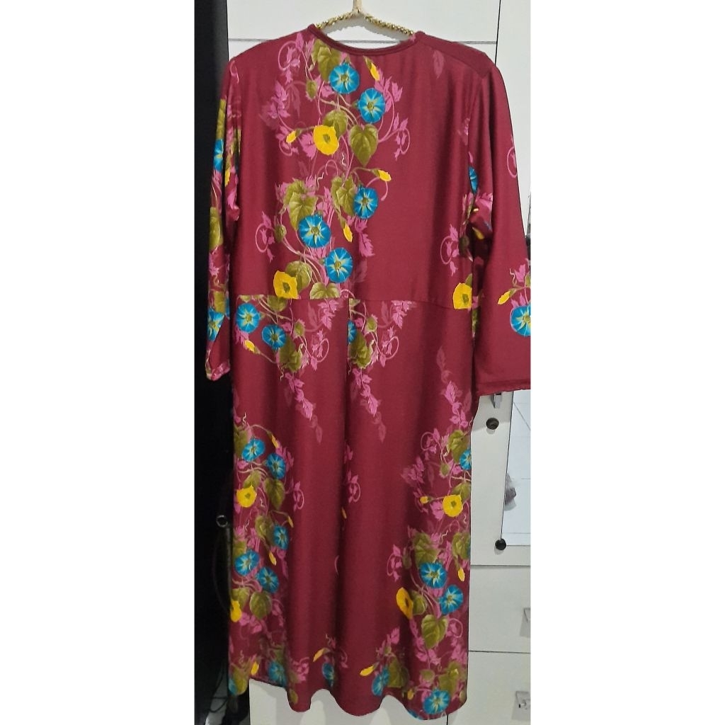 Preloved - Gamis motif bunga warna merah maroon untuk wanita