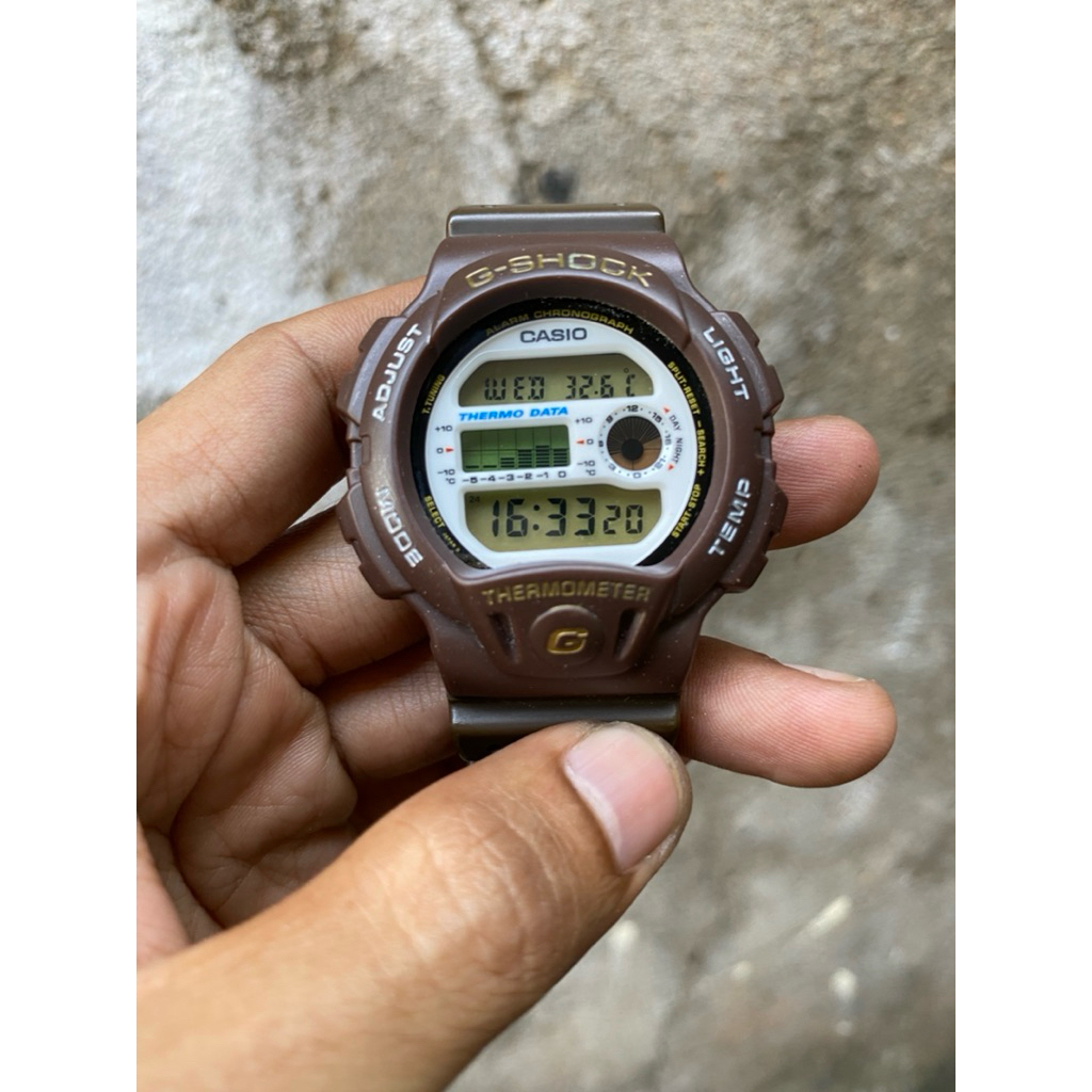 jam tangan dw 6100 gold button  thermometer
