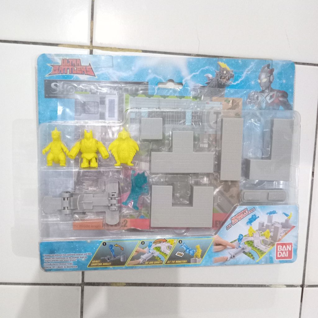 bandai ultra battlers ultraman playset 4 figures 4 cards building & map
