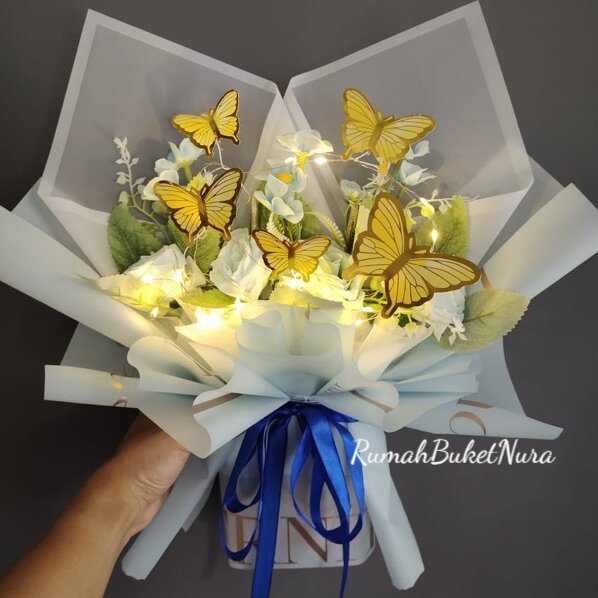 Buket Bunga pakai kupu kupu plus LED / Bucket bunga Artificial Aesthetic pakai Lampu untuk Cewek Cow