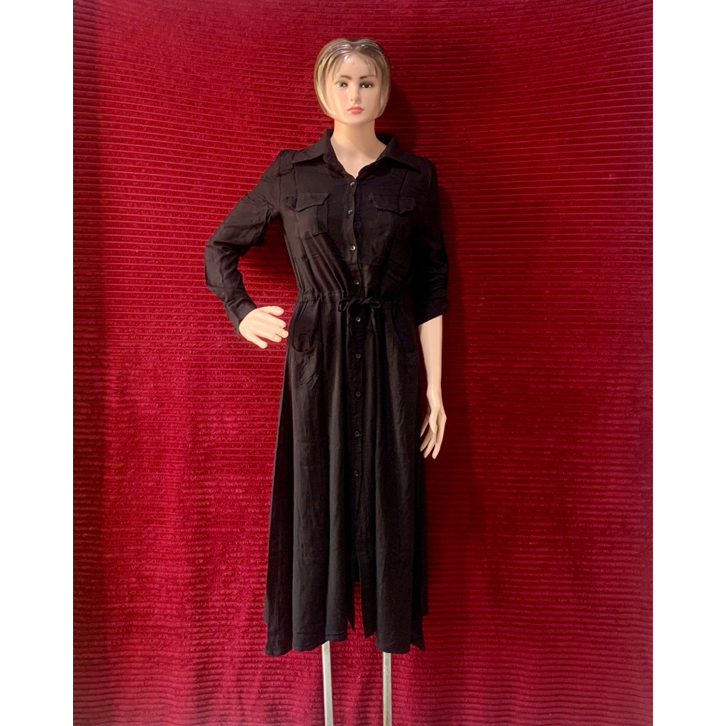 DRESS HITAM POLOS LENGAN PANJANG KANCINGl DEPAN WANITA