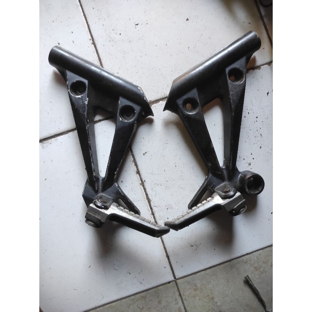 postep belakang ninja 250karbuStep Bustep Footstep Pijakan Kaki Belakang KAWASAKI Ninja 250 Karbu Ka