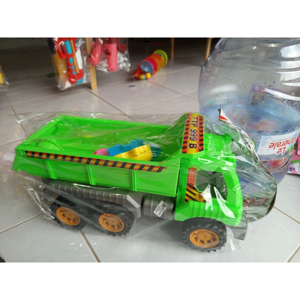 mainan mobil truk panjang plus cetakan pasir dan skop