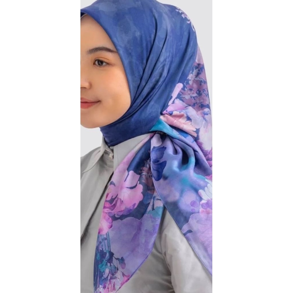 Promi Sale Hijab Ria Miranda Lenora Navy